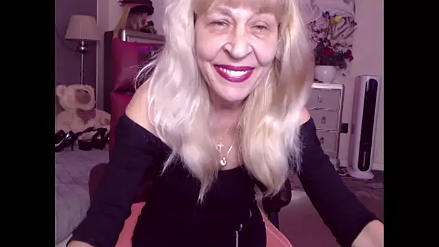 Snapshot of HornyMilf_555 chatting on October 16, 2025, 1:30 pm HornyMilf 555 online show from October 16, 2025, 1:30 pm