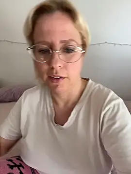 MariaValentine online show from March 19, 2026, 8:36 am