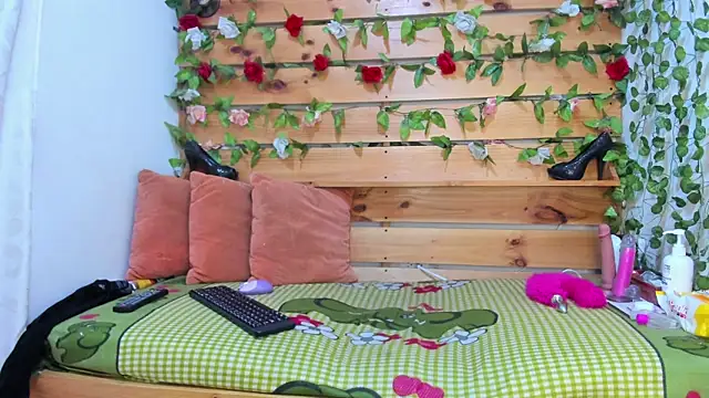 daniela casallas  online show from October 30, 2025, 11:19 am