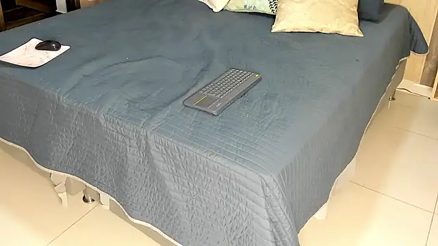 rebeca cortez  online show from March 12, 2026, 7:40 pm