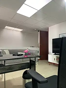 DanielGomez9 online show from April 4, 2026, 8:26 pm