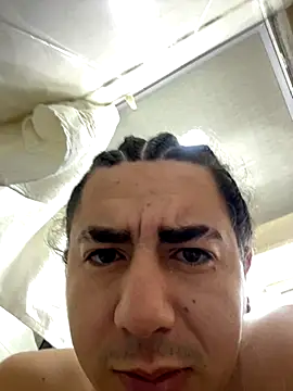 Snapshot of DanielGomez9 chatting on September 18, 2025, 1:03 pm DanielGomez9 online show from September 18, 2025, 1:03 pm