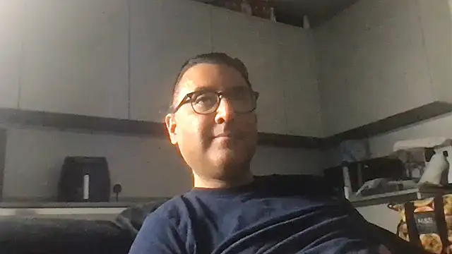 Robin007 online show from November 2, 2025, 4:45 pm