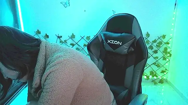 Snapshot of Lady_breaks_hearts chatting on February 14, 2026, 10:26 am Lady breaks hearts online show from February 14, 2026, 10:26 am