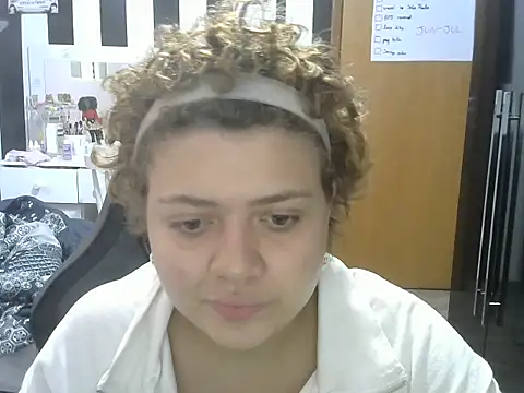 Snapshot of RuthBunny chatting on June 9, 2026, 2:07 pm RuthBunny online show from June 9, 2026, 2:07 pm