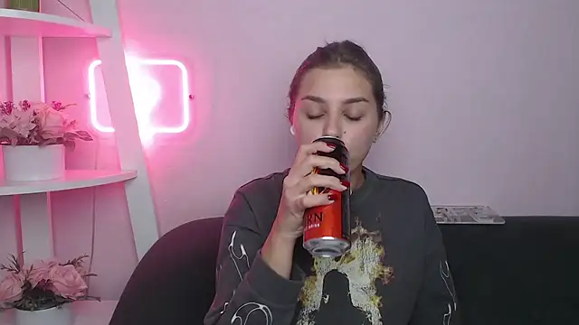 MilanaAngelAs online show from October 28, 2025, 8:41 pm