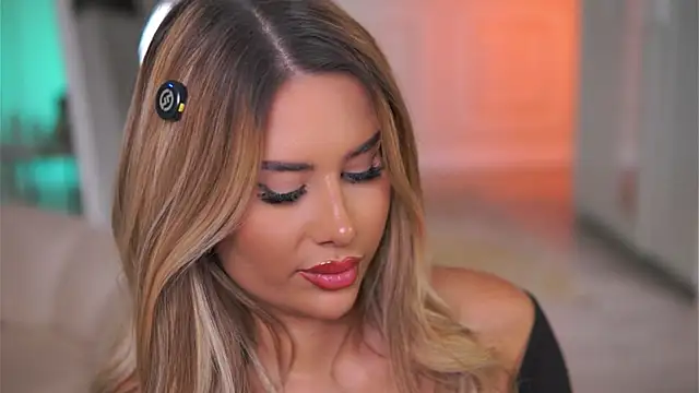 EvaZane online show from December 21, 2025, 8:53 pm