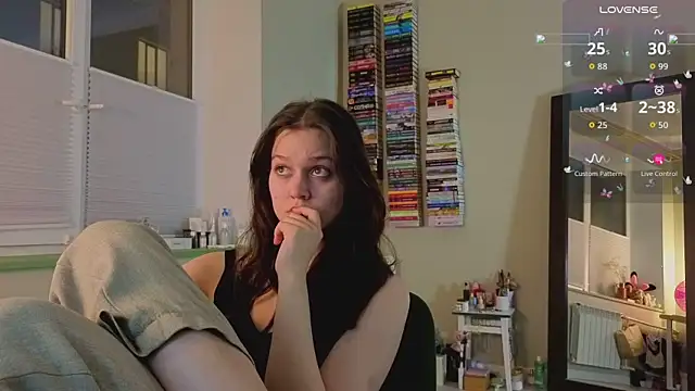 Addelin Moon online show from May 17, 2026, 8:42 pm