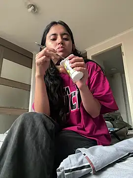 Snapshot of ViolettaSummer chatting on July 14, 2026, 8:37 pm ViolettaSummer online show from July 14, 2026, 8:37 pm