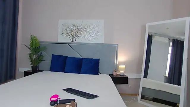 NicoleRosss online show from December 14, 2025, 9:37 am