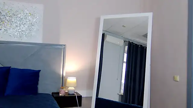 NicoleRosss online show from October 26, 2025, 1:00 pm