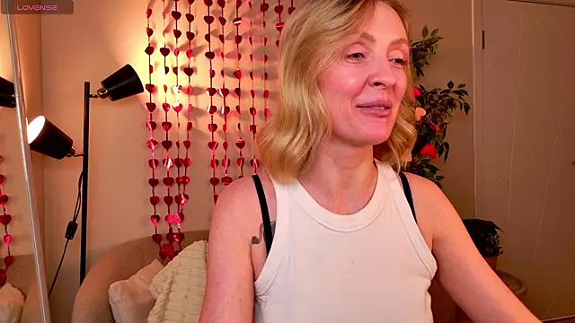 Snapshot of sexuallycorrecte chatting on February 12, 2026, 8:19 pm sexuallycorrecte online show from February 12, 2026, 8:19 pm