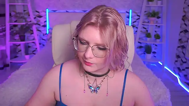 CoolTatis online show from April 20, 2026, 5:43 am