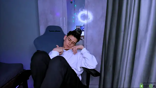 Foxicfu online show from March 4, 2025, 1:49 pm