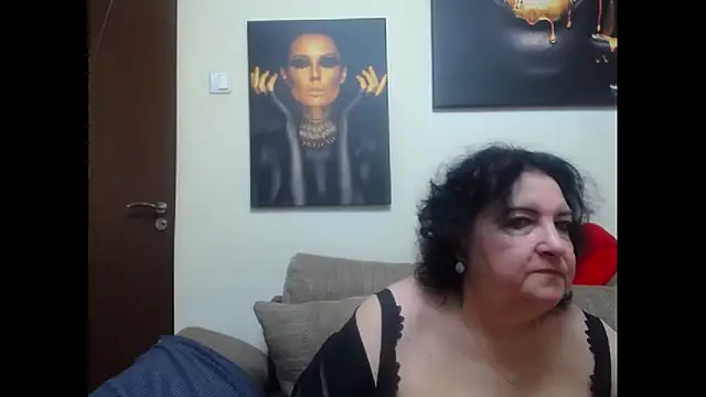 Snapshot of maturekorine chatting on February 1, 2026, 5:44 pm maturekorine online show from February 1, 2026, 5:44 pm