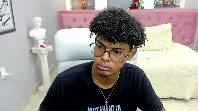 Snapshot of boylittle19cm chatting on November 23, 2025, 12:37 pm boylittle19cm online show from November 23, 2025, 12:37 pm