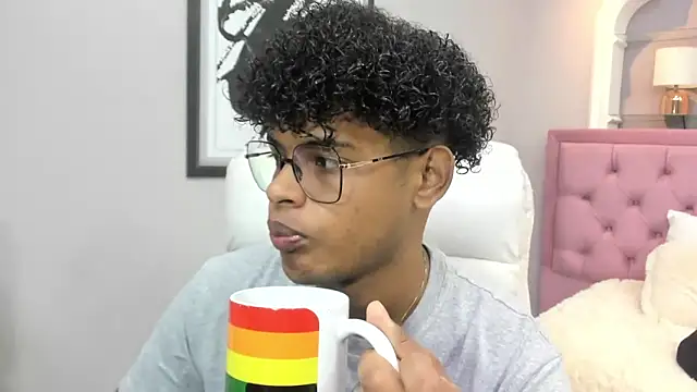 Snapshot of boylittle19cm chatting on November 18, 2025, 12:30 pm boylittle19cm online show from November 18, 2025, 12:30 pm