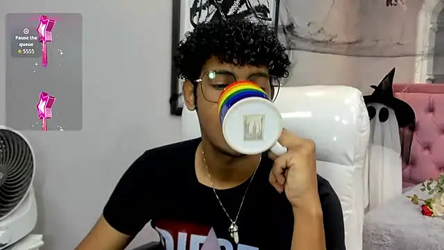 Snapshot of boylittle19cm chatting on November 2, 2025, 12:32 pm boylittle19cm online show from November 2, 2025, 12:32 pm