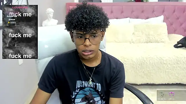 Snapshot of boylittle19cm chatting on November 11, 2025, 12:22 pm boylittle19cm online show from November 11, 2025, 12:22 pm