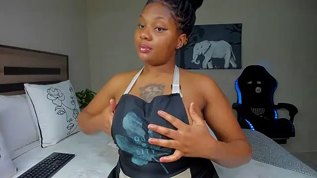 Renee-18 online show from November 16, 2025, 10:46 pm