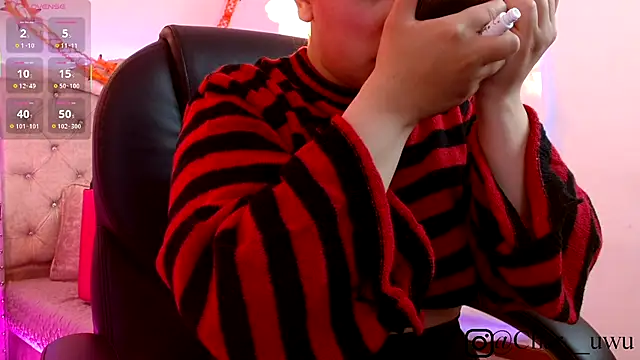 Charlotte Jones   online show from October 25, 2025, 11:31 am