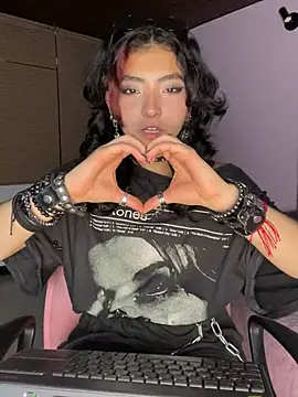 Snapshot of _Gothiccbitch_ chatting on February 4, 2025, 3:22 am  Gothiccbitch  online show from February 4, 2025, 3:22 am