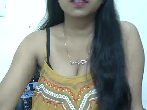 momo lov online show from October 9, 2025, 4:57 am