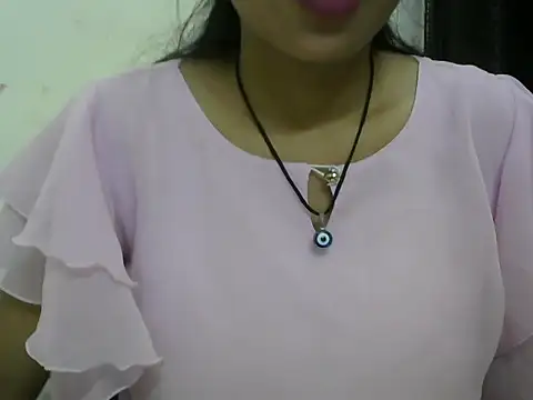 momo lov online show from October 3, 2025, 5:09 am