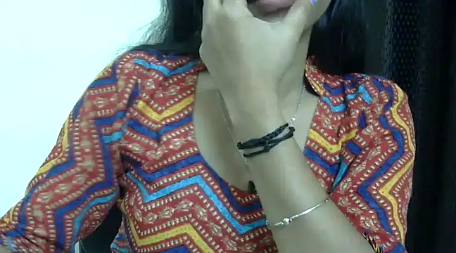 momo lov online show from March 6, 2025, 9:03 am