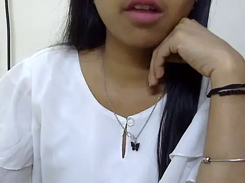 momo lov online show from March 19, 2025, 5:19 am