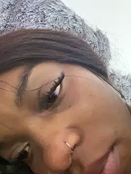 CahitlinBell online show from December 5, 2025, 9:41 am