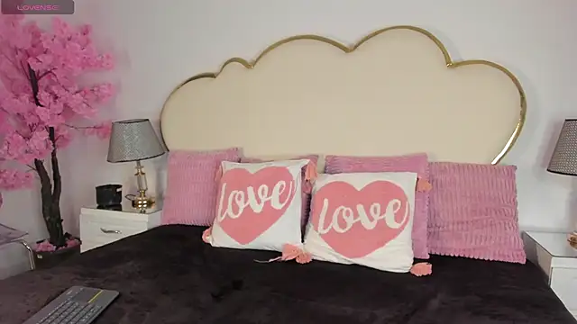 CahitlinBell online show from November 25, 2025, 5:41 am