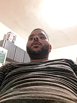 Snapshot of Dj-yefri-pauta chatting on October 26, 2025, 10:32 pm Dj-yefri-pauta online show from October 26, 2025, 10:32 pm