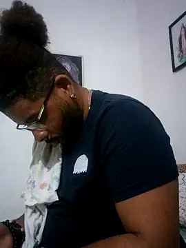 Snapshot of Dj-yefri-pauta chatting on July 13, 2026, 2:22 am Dj-yefri-pauta online show from July 13, 2026, 2:22 am