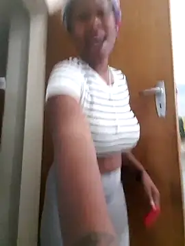 Snapshot of PerfectionBerrie chatting on February 10, 2025, 4:36 pm PerfectionBerrie online show from February 10, 2025, 4:36 pm