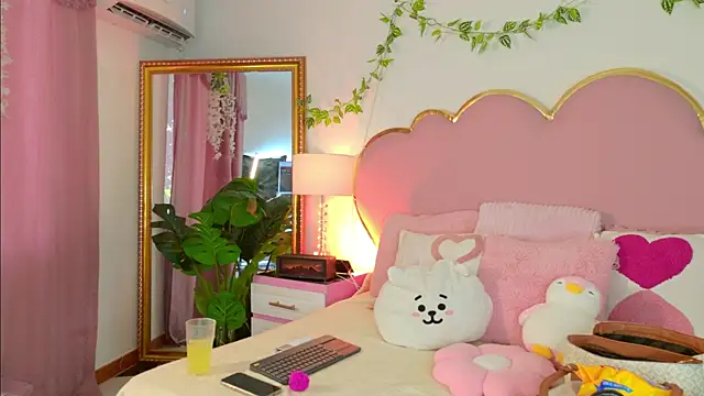 EmmaCrush online show from January 13, 2026, 8:46 pm