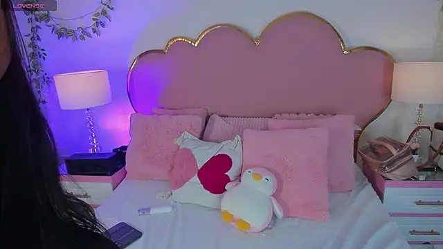 Snapshot of EmmaCrush chatting on February 23, 2026, 8:42 pm EmmaCrush online show from February 23, 2026, 8:42 pm