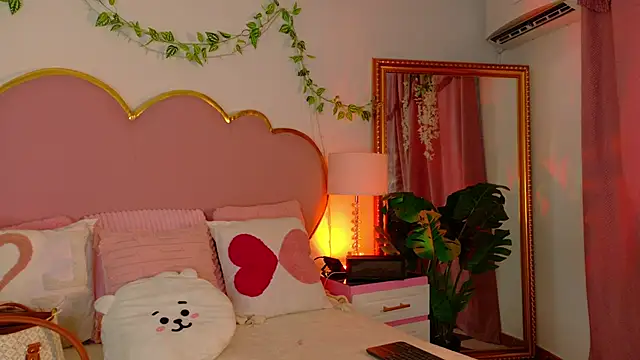 EmmaCrush online show from January 6, 2026, 8:57 pm