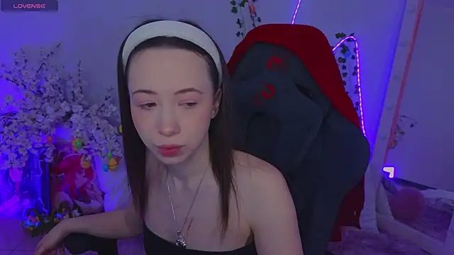 Hayle Hill online show from April 6, 2026, 12:39 am