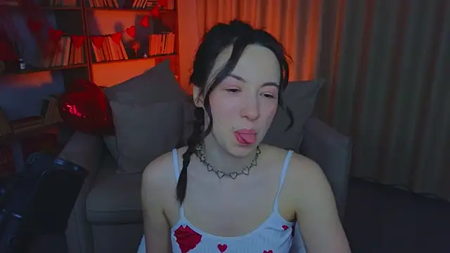 Hayle Hill online show from February 15, 2026, 7:51 am