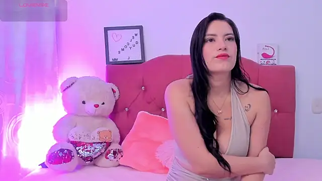 LucianaTomson online show from November 16, 2025, 6:23 pm