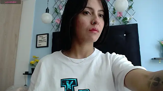 evatits 1 online show from December 14, 2025, 1:28 pm