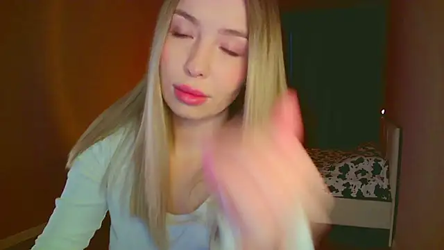 Snapshot of mia_raspberrie chatting on February 12, 2025, 4:33 am mia raspberrie online show from February 12, 2025, 4:33 am