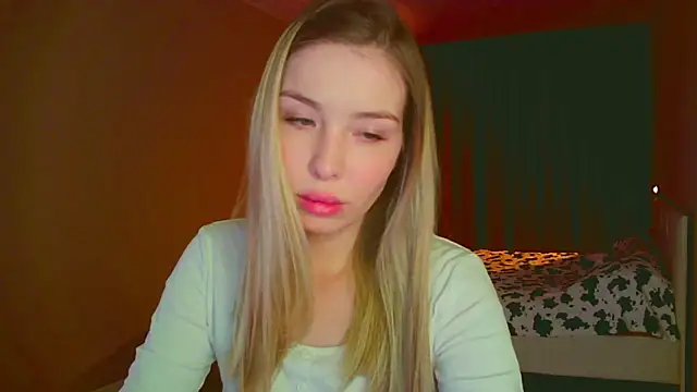 Snapshot of mia_raspberrie chatting on February 6, 2025, 2:22 am mia raspberrie online show from February 6, 2025, 2:22 am