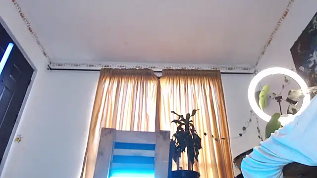 Snapshot of Charlotte_Myers chatting on July 14, 2026, 10:05 pm Charlotte Myers online show from July 14, 2026, 10:05 pm