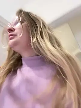 Teya moon  online show from March 30, 2026, 5:14 pm