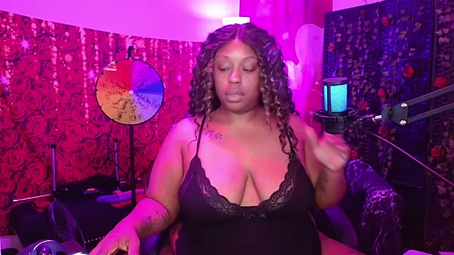 cheriserozequeen online show from April 16, 2026, 2:12 am