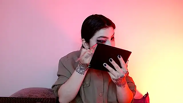 sophy rock online show from November 19, 2025, 4:51 pm