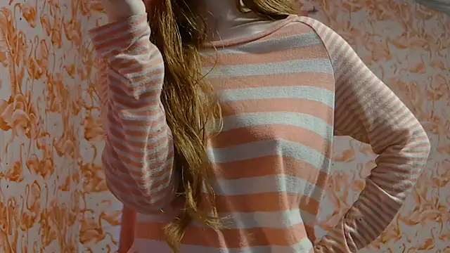 strawberrysmoothie online show from October 28, 2025, 7:35 pm