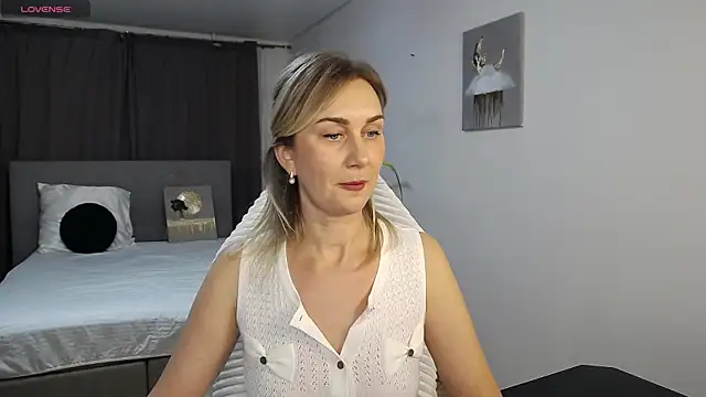 Snapshot of Vanessa_Nowak chatting on November 25, 2025, 4:18 pm Vanessa Nowak online show from November 25, 2025, 4:18 pm